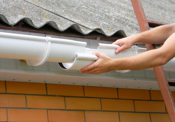 Cost of Gutter Hanging in Canton